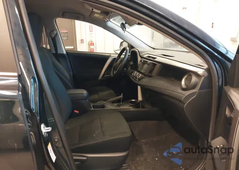 2017 Toyota Rav4 Le z USA, uszkodzony, nr VIN JTMZFREV5HJ147290